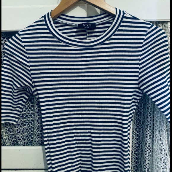 Blue and white striped body hugging dress - Picture 3 of 8